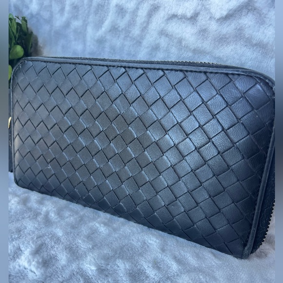 Bottega Veneta Black Long Zip Around Wallet with Pink Interior - Picture 5 of 12